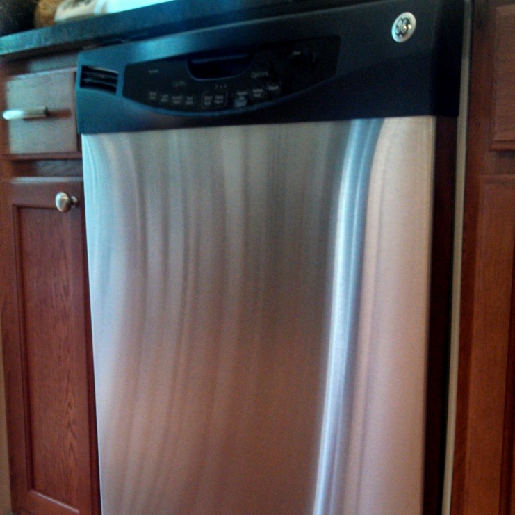 I always do basic dishwasher maintenance, to ensure it functions well Learn how to keep your dishwasher cleaning dirty dishes! Love your dishwasher! | TheMountainKitchen.com