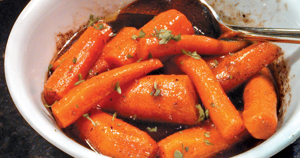 Balsamic Honey Glazed Carrots: Baby carrots glazed in a balsamic honey sauce of butter, honey, balsamic vinegar, salt and pepper. A tasty side dish! | TheMountainKitchen.com