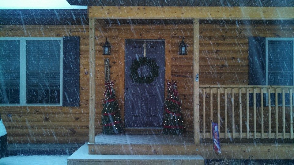 Winter has arrived on the mountain. Snows in December and early January are the prettiest, because of the beautiful Christmas lights. Tis the season!