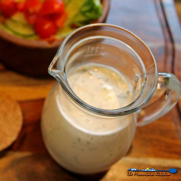 Discover the freshness of making your own salad dressing at home.This creamy homemade ranch dressing uses fresh ingredients without preservatives. | TheMountainKitchen.com
