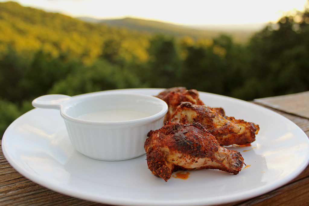 Discover the freshness of making your own salad dressing at home.This creamy homemade ranch dressing uses fresh ingredients without preservatives. | TheMountainKitchen.com