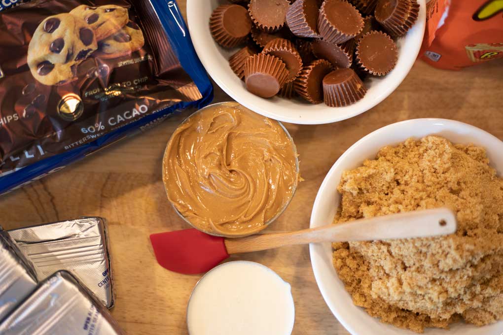 ingredients to make Reese's cheesecake
