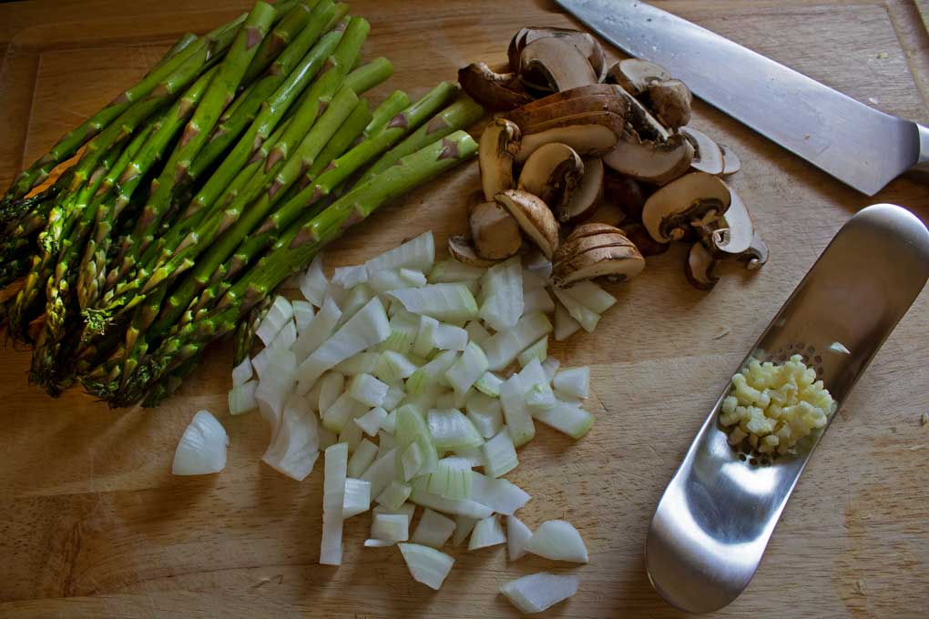 ingredients to make asparagus-ricotta tart