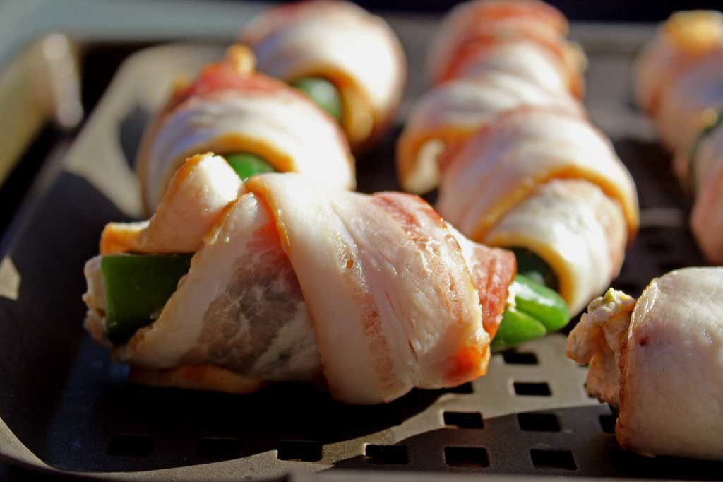 bacon wrapped jalapeno poppers on grill pan