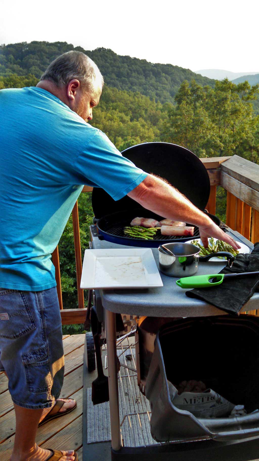 What can I say, we love us some seafood!! We started our "Staycation" a couple of weeks ago by indulging in our some of our favorites. | TheMountainKitchen.com