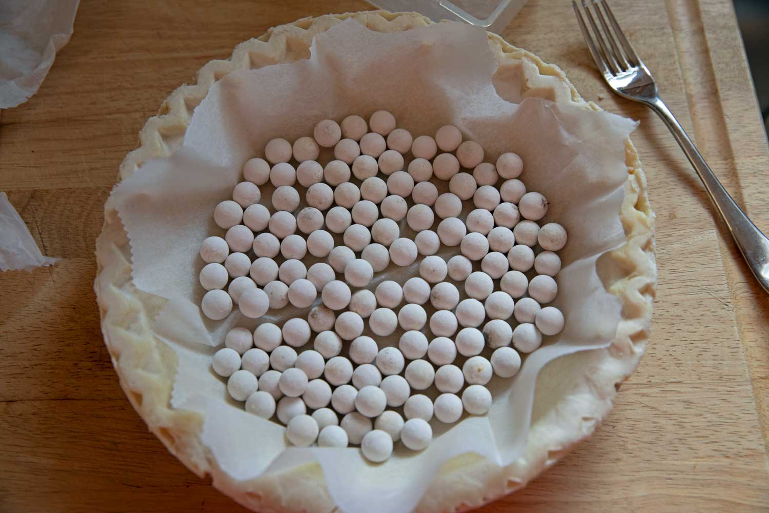 pie crust with pie weights