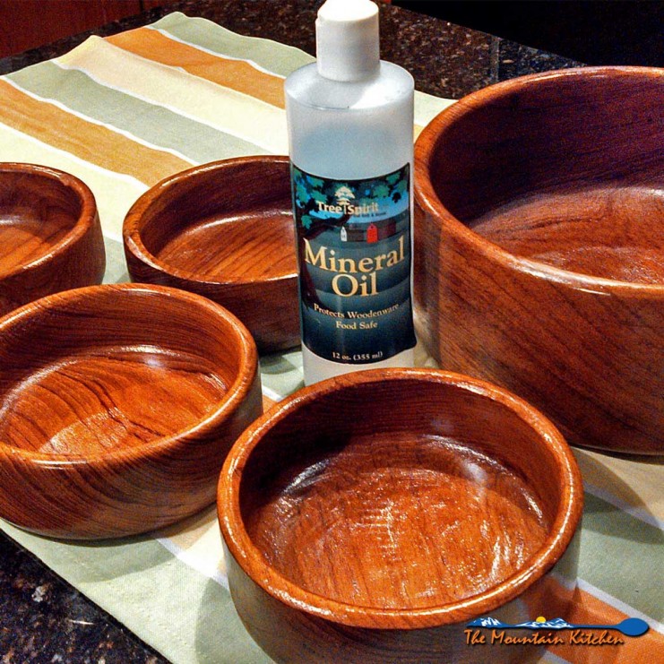 Restoring wooden bowls is easy with just one application of mineral oil, they already look brand new! Try this to preserve your wooden dishes!! | TheMountainKitchen.com