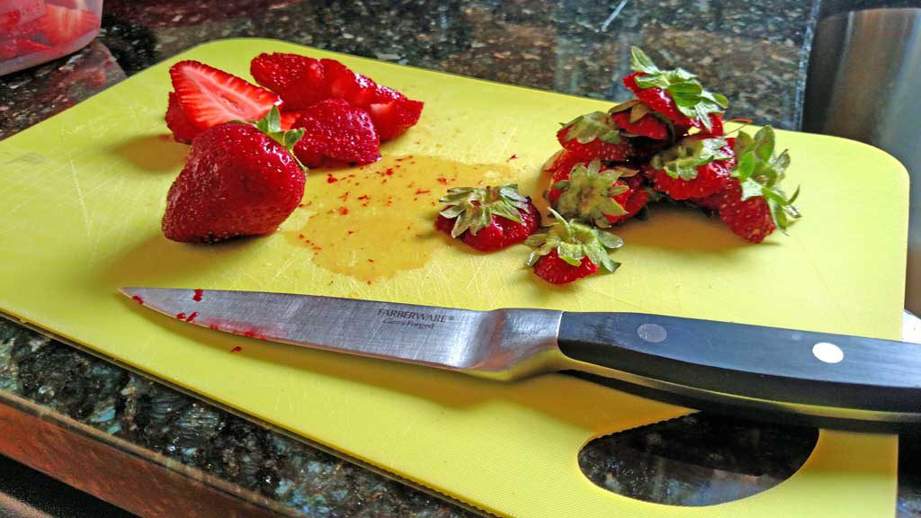 sliced strawberries