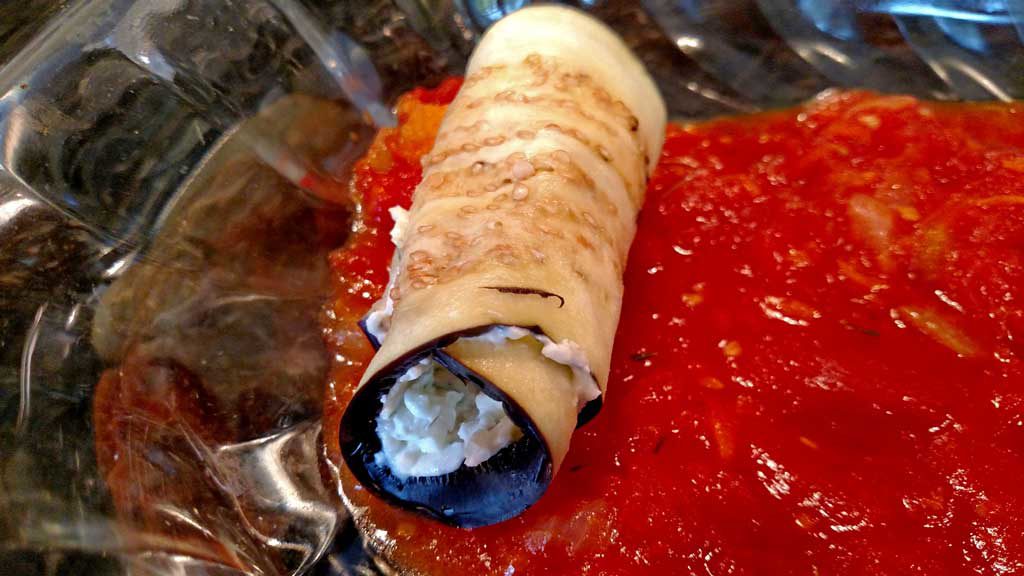 rolled eggplant slice in sauce