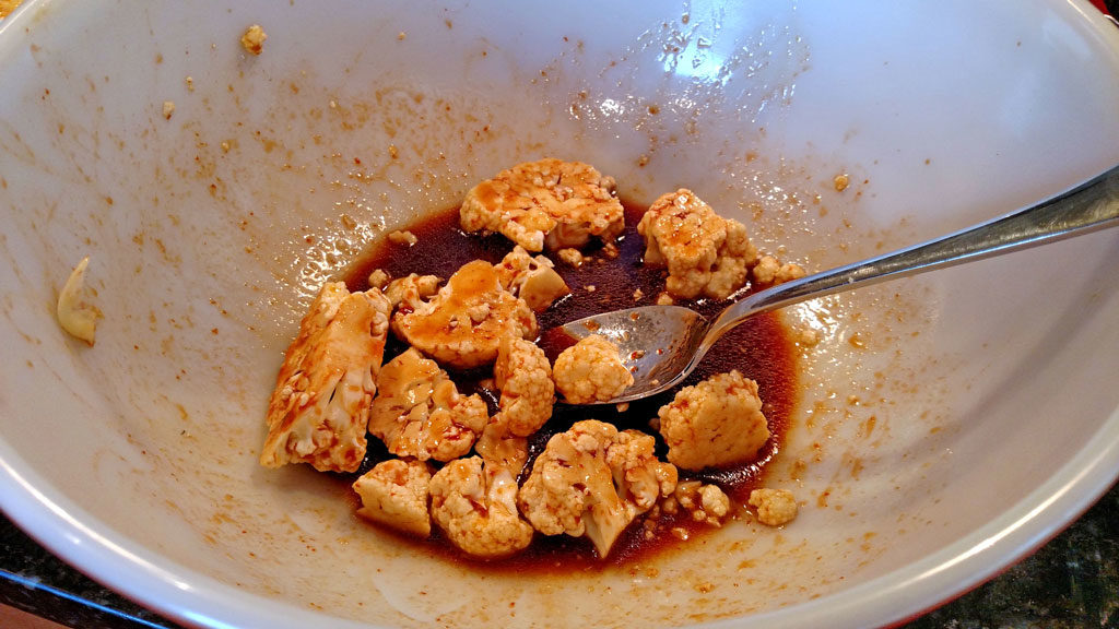 This recipe for sriracha roasted cauliflower uses delicious cauliflower, with a kick, kind of like a "meatless buffalo wing" for Meatless Monday. | TheMountainKitchen.com