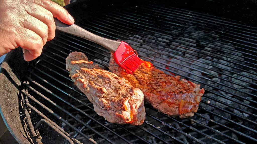 Sriracha orange marmalade pork tenderloin with a spicy sriracha orange marmalade sauce that has just the right amount of spice, tang and sweetness. | TheMountainKitchen.com