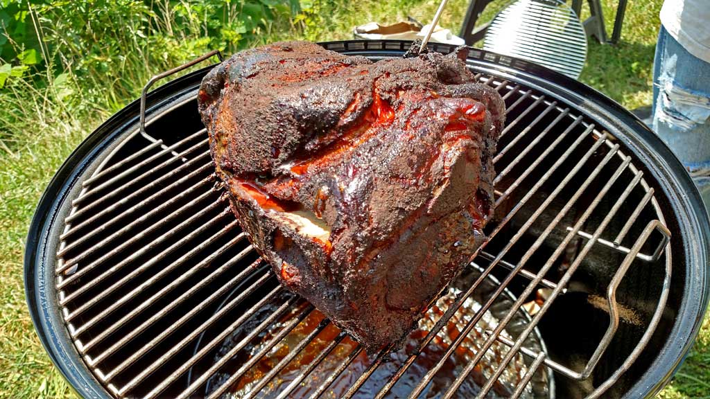 smoking a pork butt on a water smoker