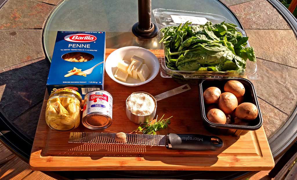 ingredients to make mushroom spinach artichoke alfredopasta
