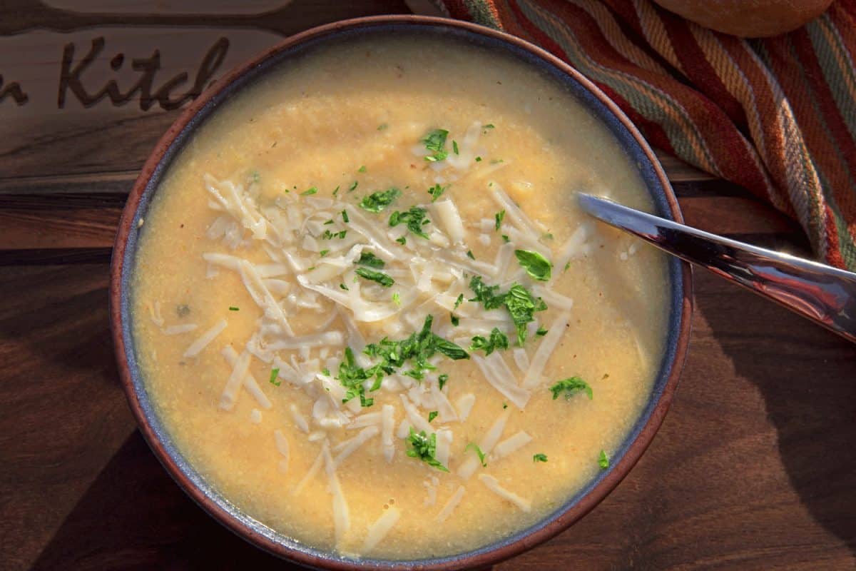 bowl of roasted cauliflower soup up close