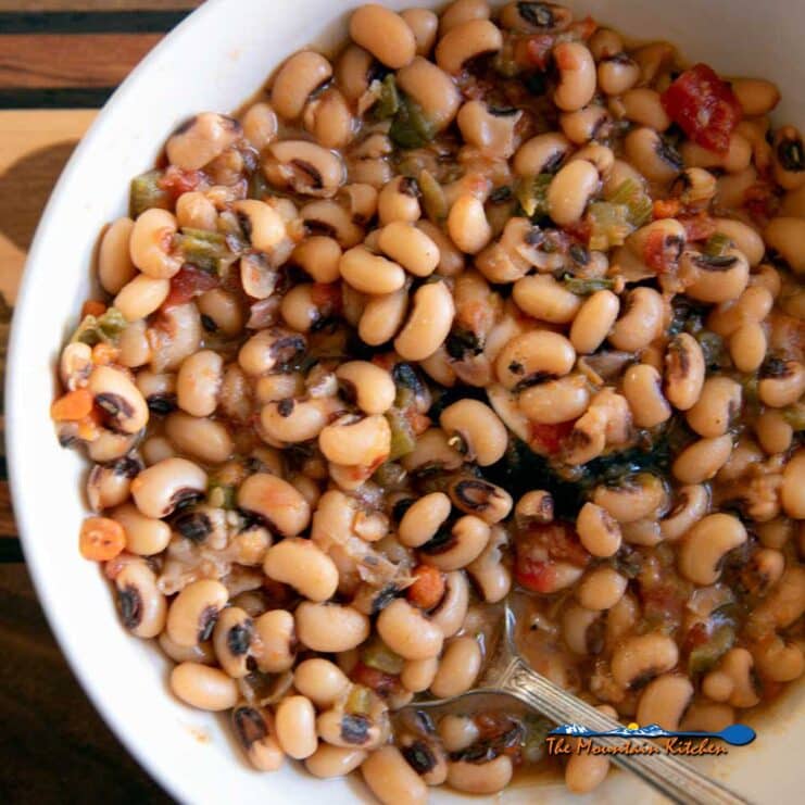 Hoppin' John in bowl ready to eat