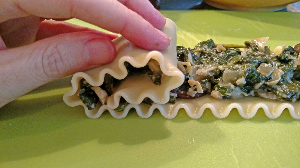 rolling lasagna noodle around filling