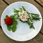 Asparagus Eggs Benedict With Roasted Portobello Mushrooms| This Meatless Monday dish will have you licking the plate! Asparagus Eggs Benedict with Roasted Portobello Mushrooms