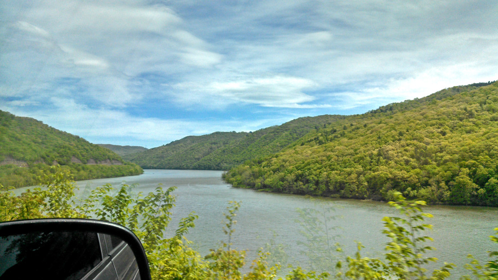 New River flowing through the mountains