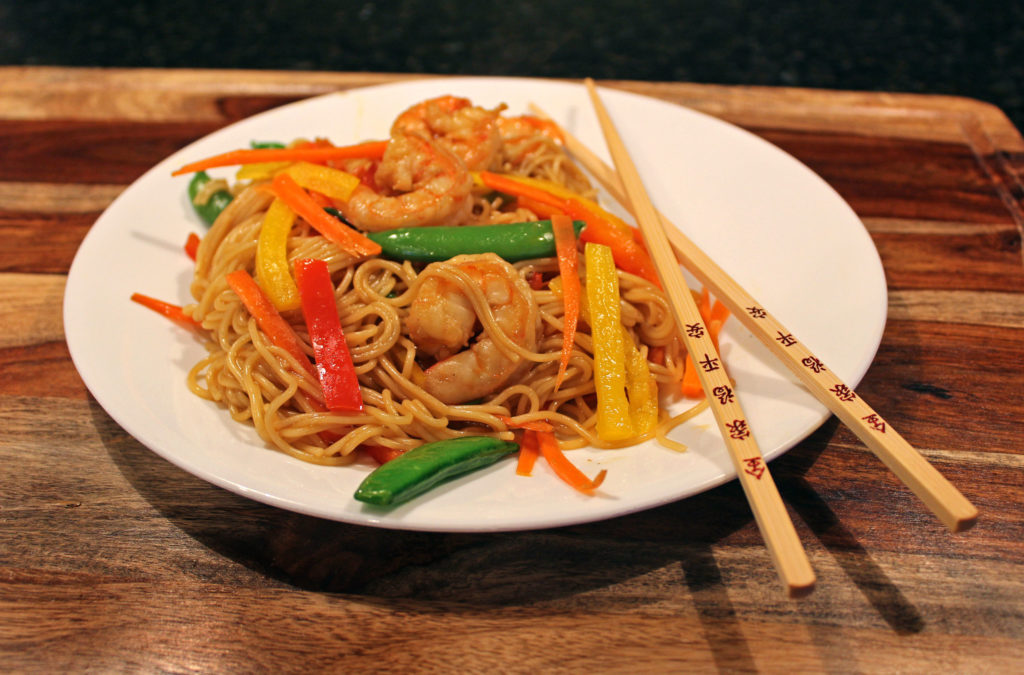 Shrimp Lo Mein | This quick and easy lo mein is guaranteed to satisfy your take-out craving in less than 30 minutes in your very own kitchen. The best part is it is healthy without sacrificing flavor. | TheMountainKitchen.com