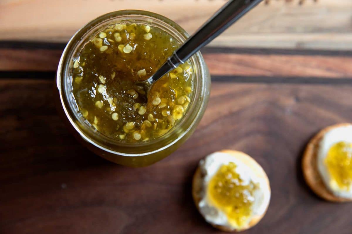 jalapeno jelly with crackers and cream cheese