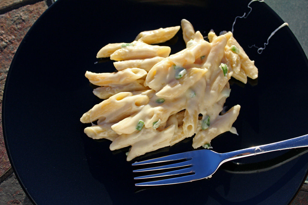 Made with creamy Gruyère and Gouda cheeses, this skillet jalapeno mac and cheese has a subtle warmth with diced jalapeno and cayenne pepper. Super yummy! | TheMountainKitchen.com