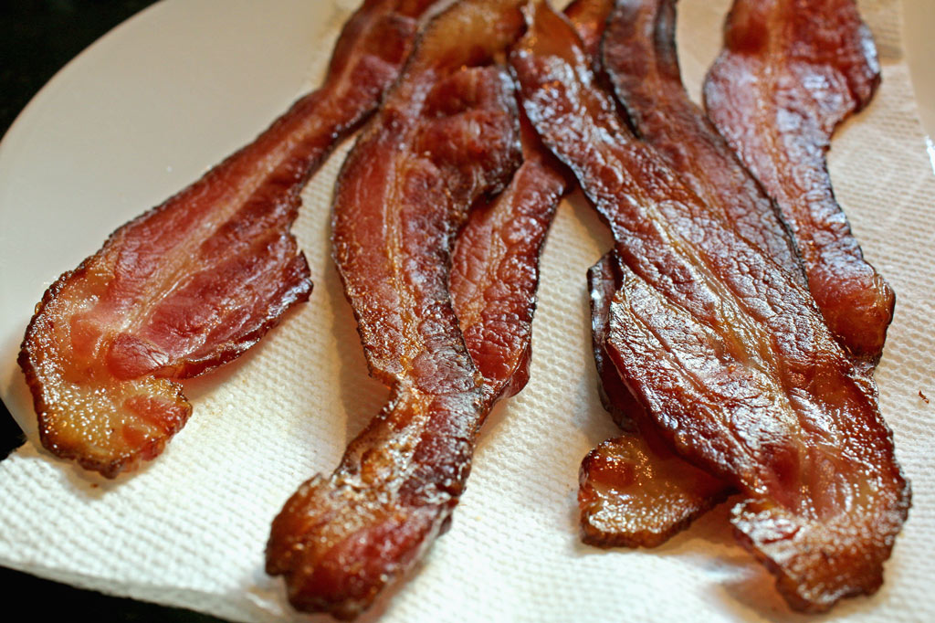 fried bacon draining paper towels