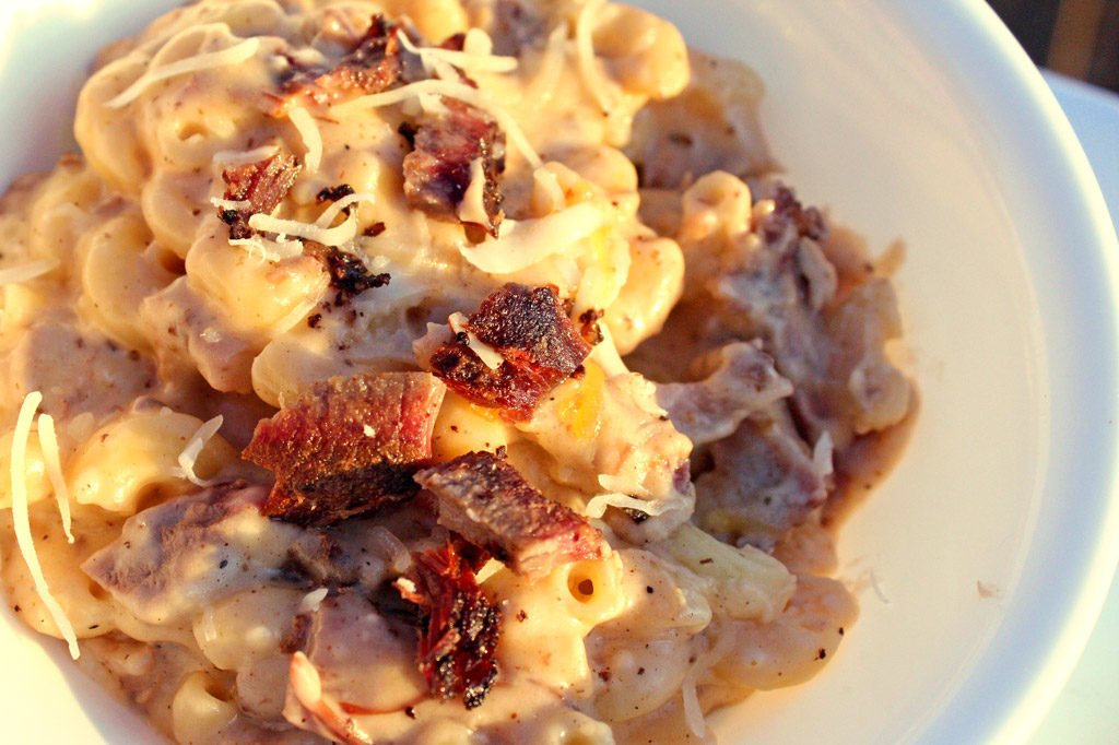 Loaded with big flavor, the smoked beef brisket skillet mac and cheese made with horseradish cheddar and decadently smothered bits of smoked beef brisket. | TheMountainKitchen.com