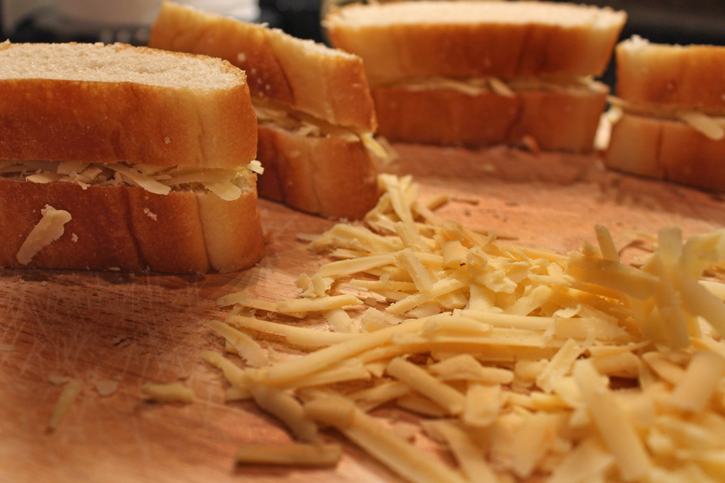 grilled cheese sandwiches with shredded cheese