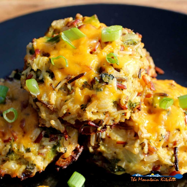 A quick and easy vegetarian meal, these amazing rice cakes are like mini cheesy broccoli and rice casseroles in a convenient bite-sized little cake. Yum! | TheMountainKitchen.com