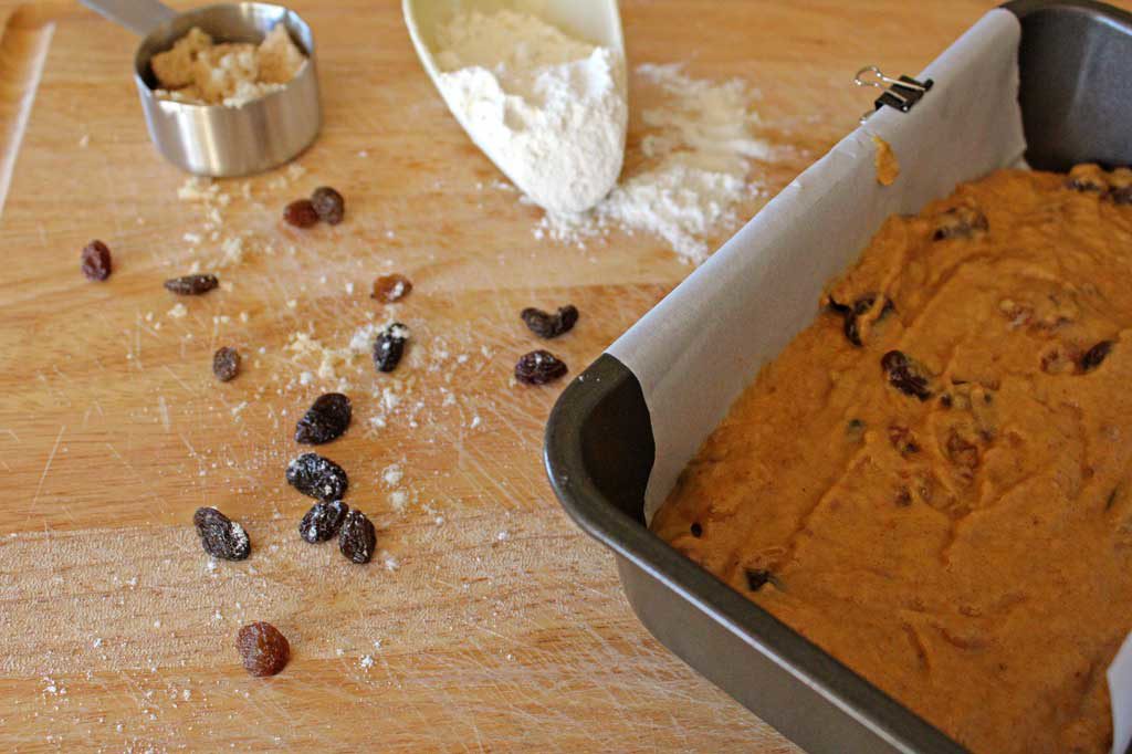 ingredients to make pumpkin cinnamon bread