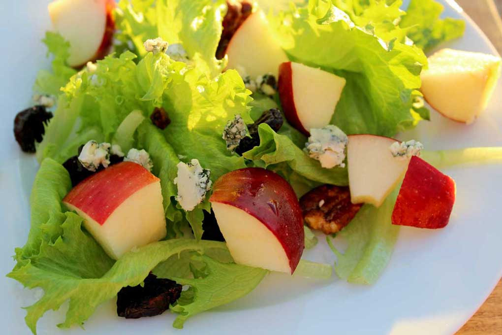 apple pecan and blue cheese salad