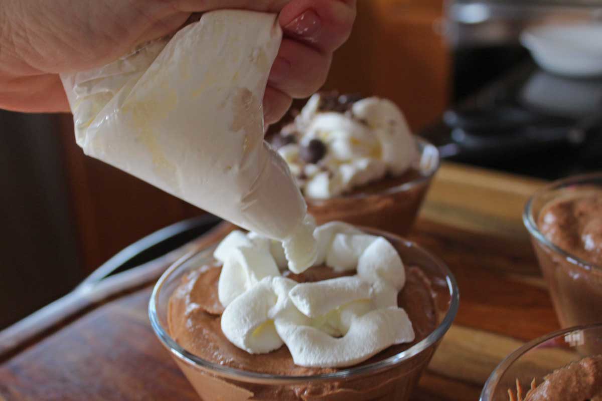 Piping whipped cream with a zip-top bag