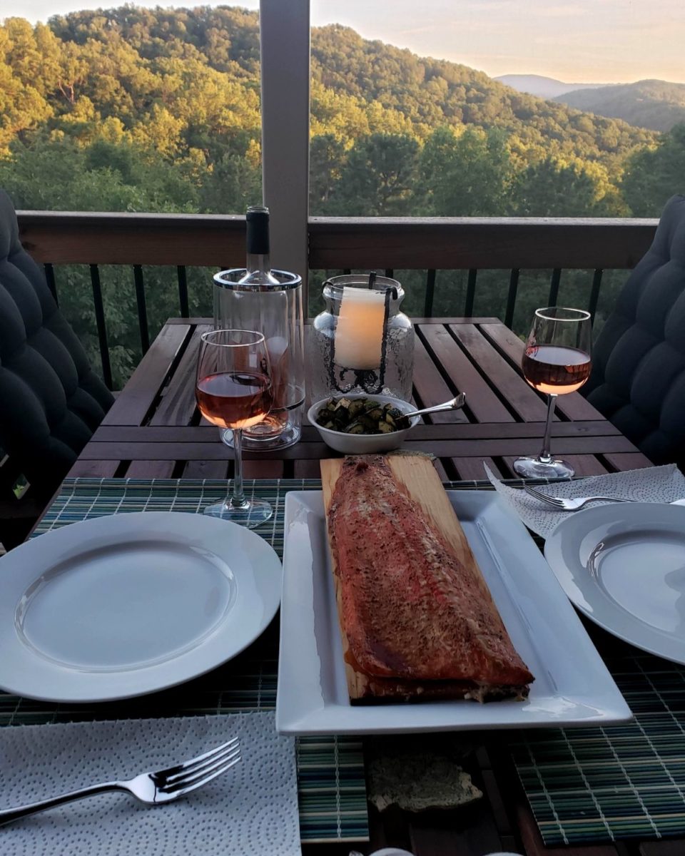 Field Trip Friday dinner with mountain view