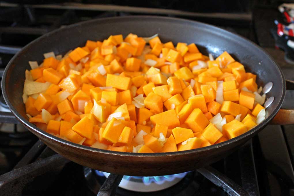 squash, onions and garlic in skillet cooking
