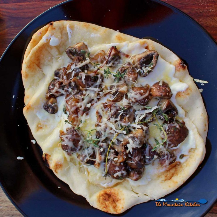 mushroom flatbread pizza