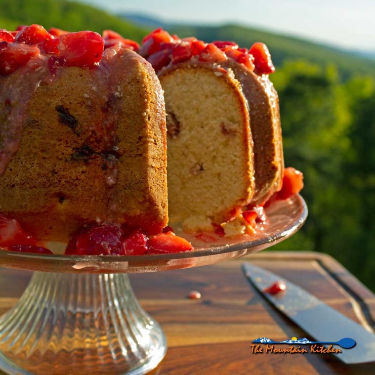 Strawberry Bundt Cake With Strawberry Glaze