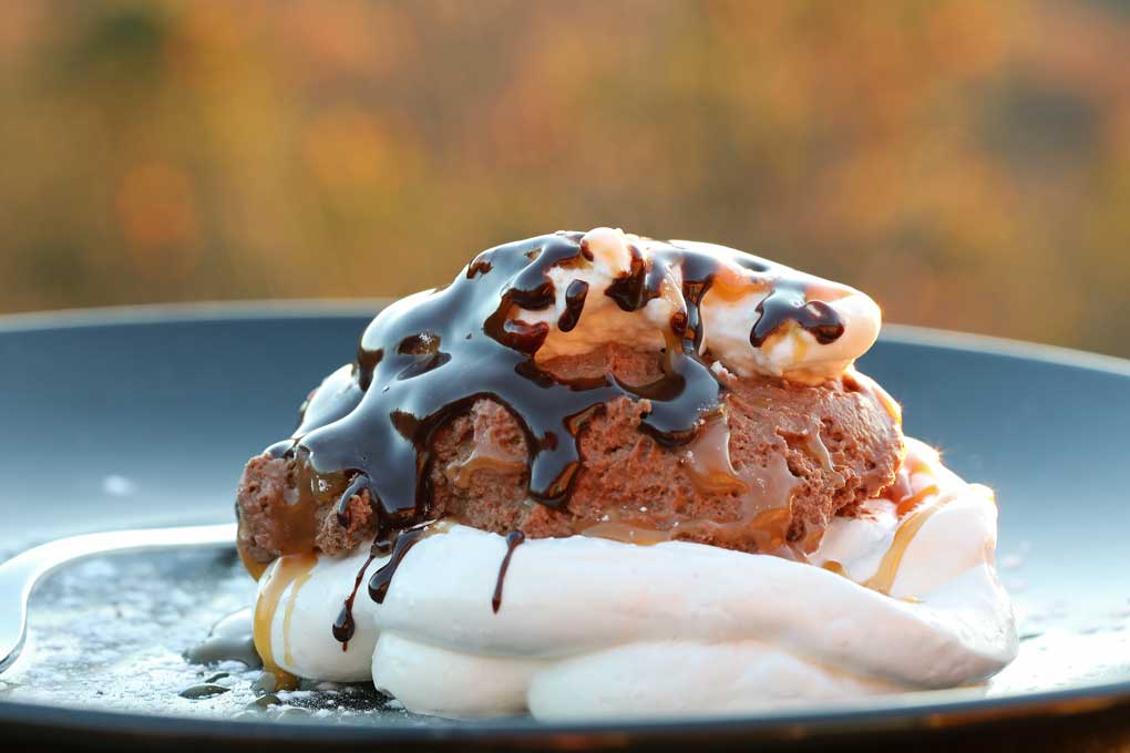 chocolate mousse pavlova