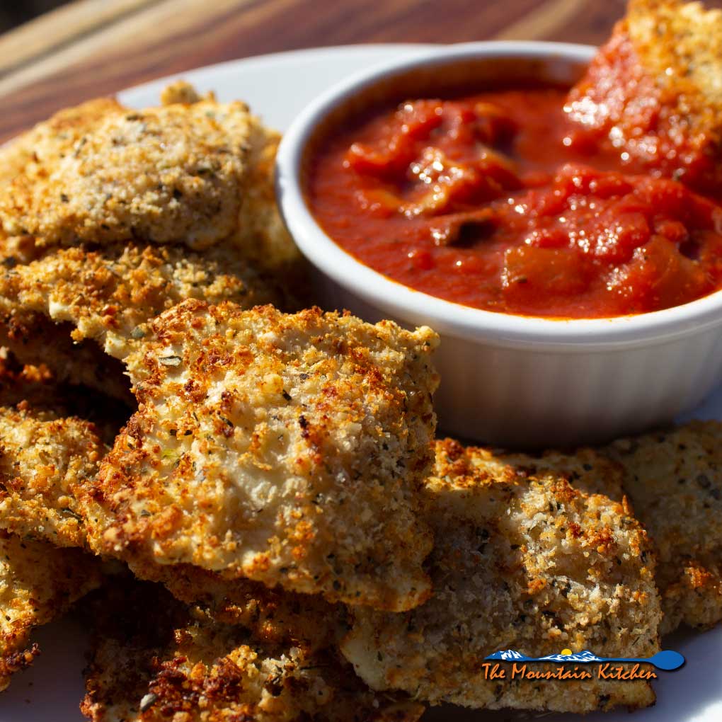air fryer ravioli with tomato dipping sauce