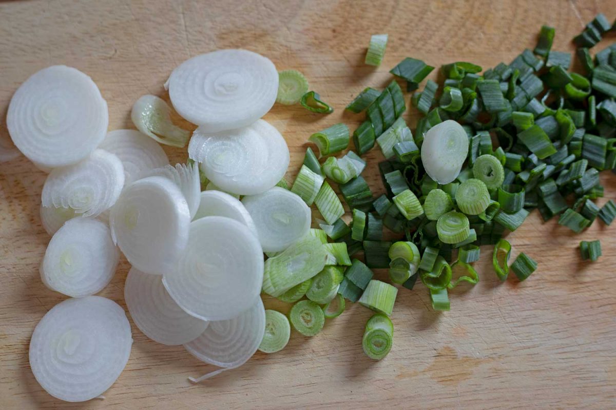 chopped spring onion on cutting board