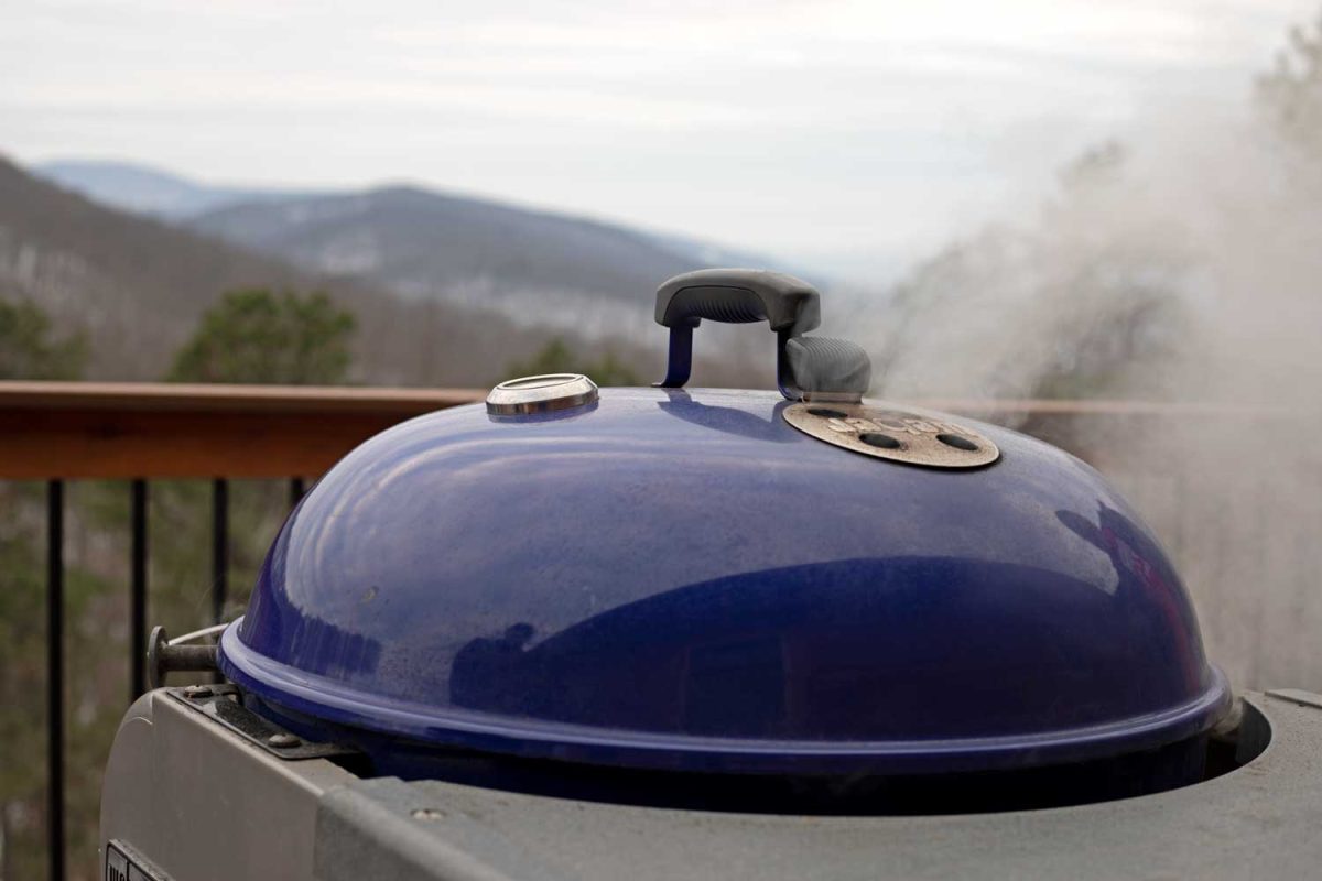 charcoal grill smoking lid