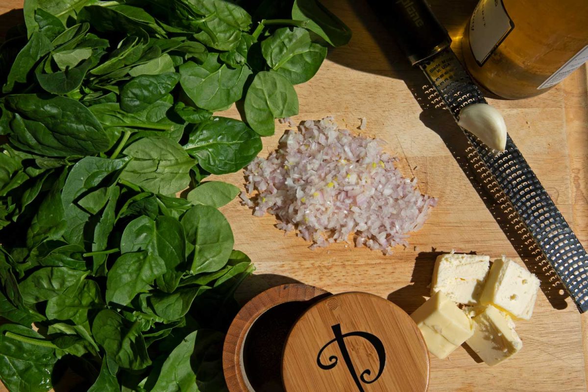 raw spinach leaves, minced chives garlic and butter