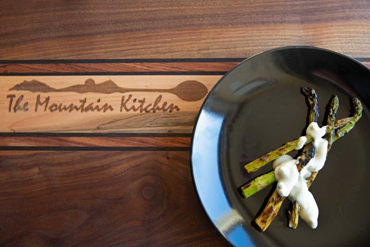 plate of asparagus with lemon aioli