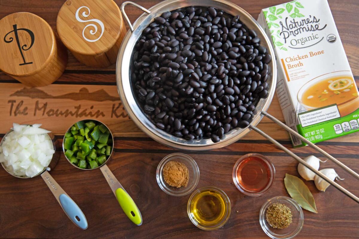 ingredients to make Cuban black beans