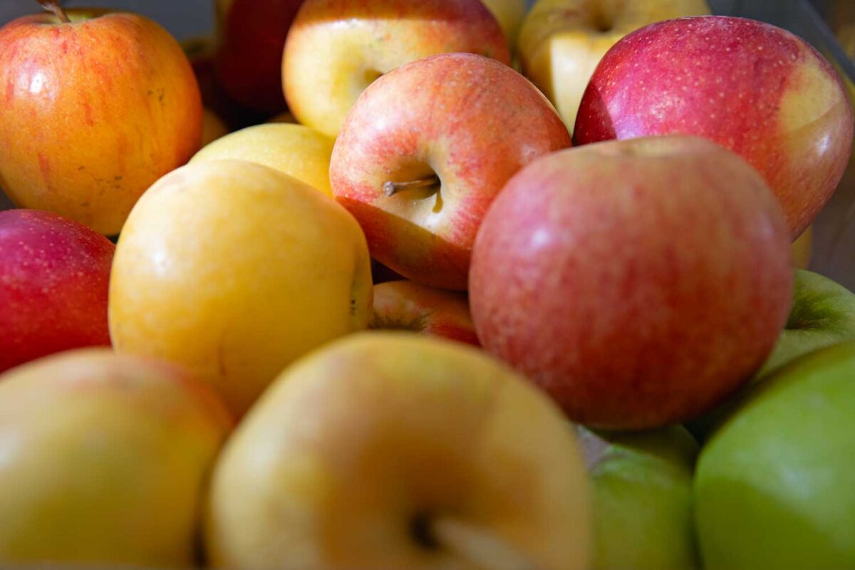 pile of apples